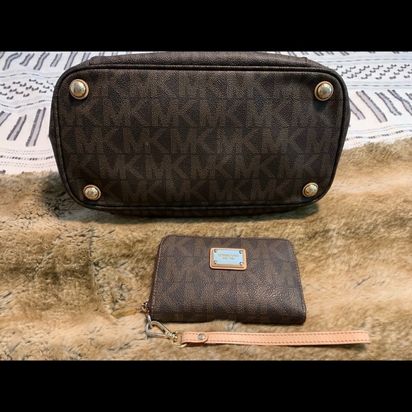 Michael Kotrs tote and wallet - Picture 8 of 8